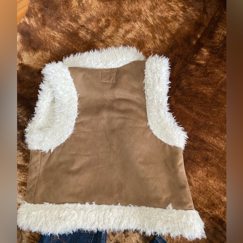 Old Navy Faux Suede Sherpa Vest - Picture 7 of 12